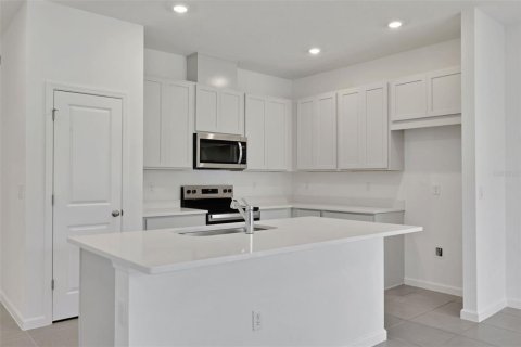 House in Tavares, Florida 4 bedrooms, 148.46 sq.m. № 2152398 - photo 10