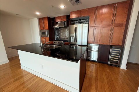 Copropriété à louer à Tampa, Floride: 2 chambres, 122.63 m2 № 2434830 - photo 2