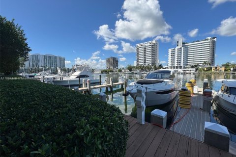 Condominio en venta en North Bay Village, Florida, 2 dormitorios, 103.4 m2 № 1949027 - foto 28
