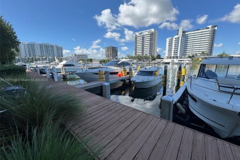 Condominio en venta en North Bay Village, Florida, 2 dormitorios, 103.4 m2 № 1949027 - foto 27