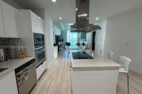 Condominio en venta en North Bay Village, Florida, 2 dormitorios, 103.4 m2 № 1949027 - foto 13