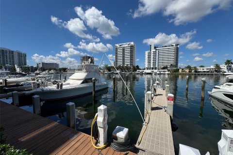 Condominio en venta en North Bay Village, Florida, 2 dormitorios, 103.4 m2 № 1949027 - foto 26