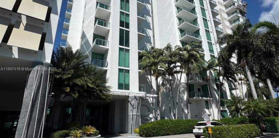 Condo in North Bay Village, Florida, 2 bedrooms № 1949027
