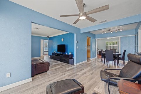 Casa en venta en Saint Petersburg, Florida, 3 dormitorios, 105.44 m2 № 2383374 - foto 2