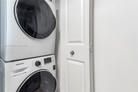 Condominio en venta en Fort Lauderdale, Florida, 1 dormitorio, 76.46 m2 № 1944632 - foto 18