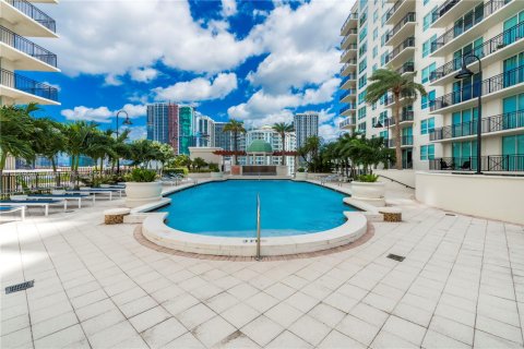 Condominio en venta en Fort Lauderdale, Florida, 1 dormitorio, 76.46 m2 № 1944632 - foto 28
