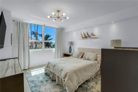 Condominio en venta en Fort Lauderdale, Florida, 1 dormitorio, 76.46 m2 № 1944632 - foto 12