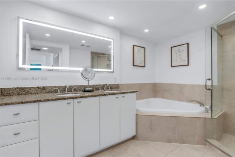 Condominio en venta en Fort Lauderdale, Florida, 1 dormitorio, 76.46 m2 № 1944632 - foto 15