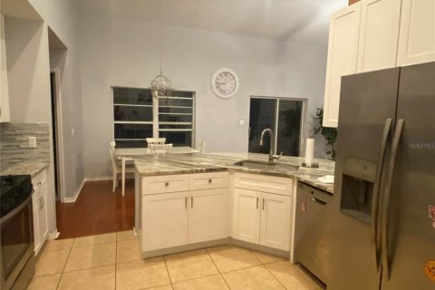 Villa ou maison à louer à Orlando, Floride: 4 chambres, 210.61 m2 № 2430880 - photo 4
