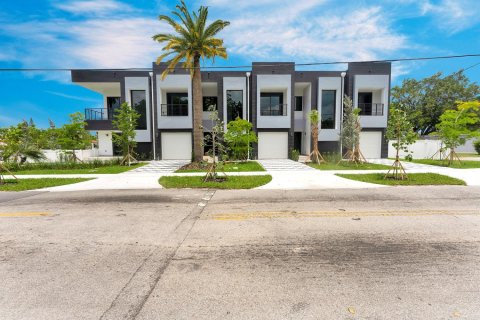 Immobilier commercial à vendre à Hollywood, Floride: 580.64 m2 № 1227658 - photo 1
