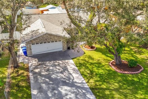 House in Tampa, Florida 3 bedrooms, 163.51 sq.m. № 2428731 - photo 2