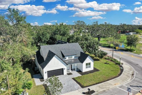 House in Auburndale, Florida 4 bedrooms, 202.53 sq.m. № 1432445 - photo 2