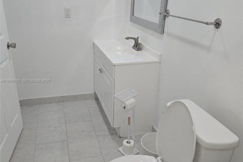 Снять в аренду коммерческую недвижимость в Хайалиа, Флорида 1 спальня, 162.76м2, № 1989469 - фото 9