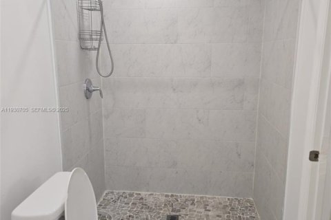 Снять в аренду коммерческую недвижимость в Хайалиа, Флорида 1 спальня, 162.76м2, № 1989469 - фото 4