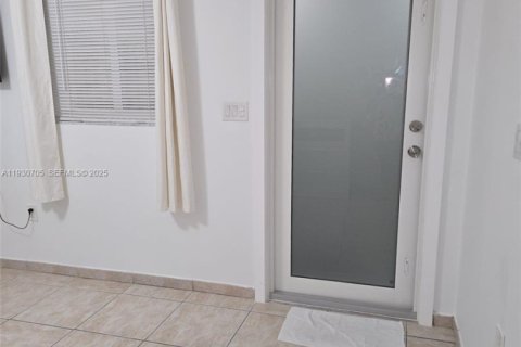 Снять в аренду коммерческую недвижимость в Хайалиа, Флорида 1 спальня, 162.76м2, № 1989469 - фото 11