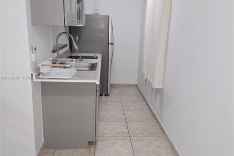 Снять в аренду коммерческую недвижимость в Хайалиа, Флорида 1 спальня, 162.76м2, № 1989469 - фото 7