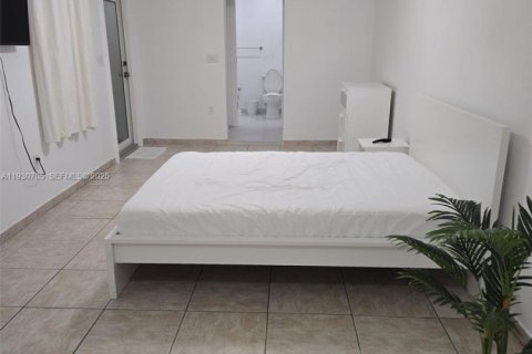 Снять в аренду коммерческую недвижимость в Хайалиа, Флорида 1 спальня, 162.76м2, № 1989469 - фото 3