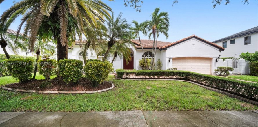 Casa en Miami Lakes, Florida 4 dormitorios, 197.97 m2 № 1980738