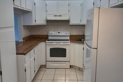 Condo in Greenacres, Florida, 2 bedrooms  № 1696956 - photo 6