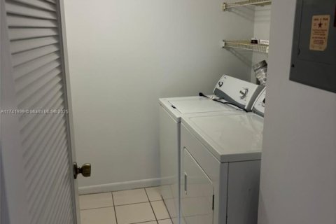 Condo in Greenacres, Florida, 2 bedrooms  № 1696956 - photo 11