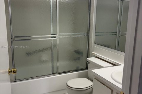 Condo in Greenacres, Florida, 2 bedrooms  № 1696956 - photo 15
