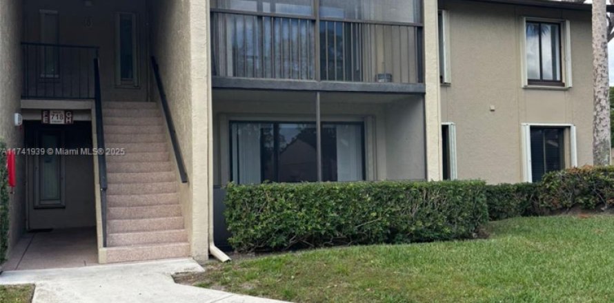 Condo in Greenacres, Florida, 2 bedrooms  № 1696956