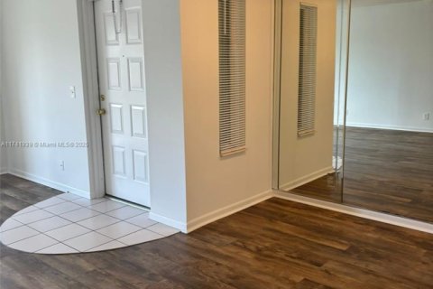 Condo in Greenacres, Florida, 2 bedrooms  № 1696956 - photo 4