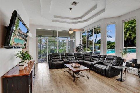 Villa ou maison à vendre à Coral Springs, Floride: 5 chambres, 273.32 m2 № 1932332 - photo 17