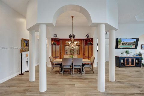 Villa ou maison à vendre à Coral Springs, Floride: 5 chambres, 273.32 m2 № 1932332 - photo 12