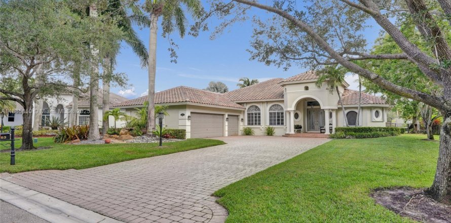 Villa ou maison à Coral Springs, Floride 5 chambres, 273.32 m2 № 1932332
