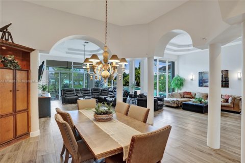 Villa ou maison à vendre à Coral Springs, Floride: 5 chambres, 273.32 m2 № 1932332 - photo 15