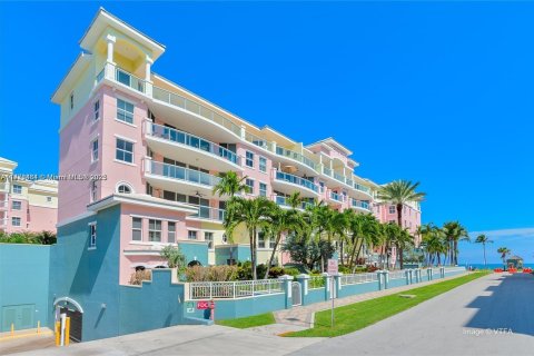 Adosado en alquiler en Deerfield Beach, Florida, 3 dormitorios, 216.18 m2 № 1868549 - foto 2