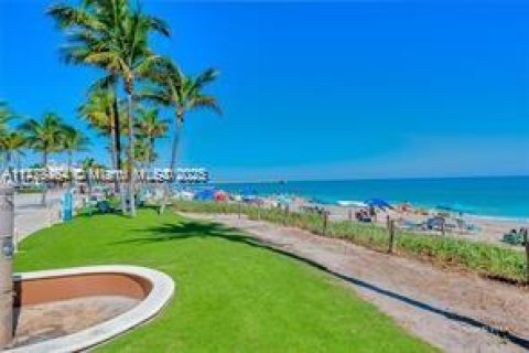 Adosado en alquiler en Deerfield Beach, Florida, 3 dormitorios, 216.18 m2 № 1868549 - foto 10