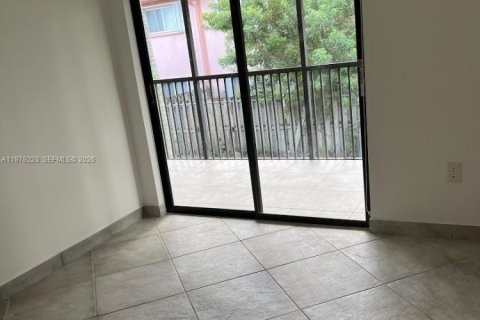 Copropriété à vendre à Miami, Floride: 3 chambres, 98.94 m2 № 2046098 - photo 8