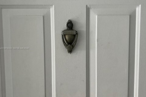 Copropriété à vendre à Miami, Floride: 3 chambres, 98.94 m2 № 2046098 - photo 10