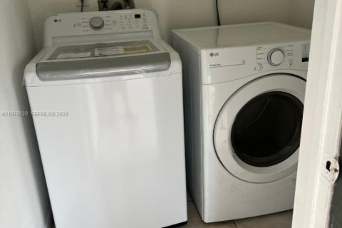 Copropriété à vendre à Miami, Floride: 3 chambres, 98.94 m2 № 2046098 - photo 14