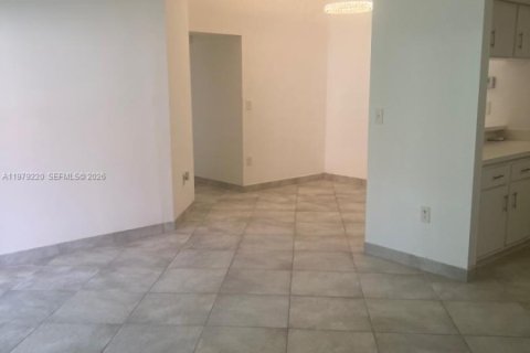 Copropriété à vendre à Miami, Floride: 3 chambres, 98.94 m2 № 2046098 - photo 12