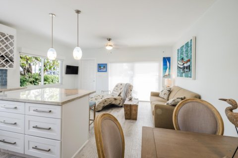 Condominio en alquiler en Lauderdale-by-the-Sea, Florida, 1 dormitorio, 55.74 m2 № 1005157 - foto 1