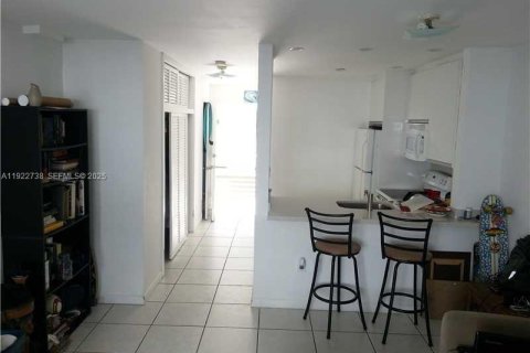 Copropriété à louer à Miami Beach, Floride: 34.37 m2 № 1976706 - photo 4