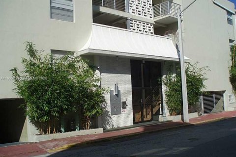 Copropriété à louer à Miami Beach, Floride: 34.37 m2 № 1976706 - photo 1