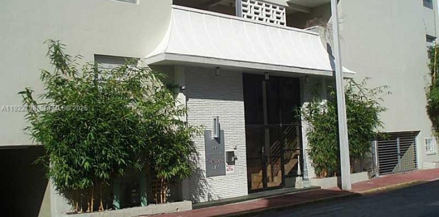 Studio à Condo à Miami Beach, Floride  № 1976706