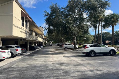 Commercial property in Palm Beach Gardens, Florida № 2257173 - photo 3