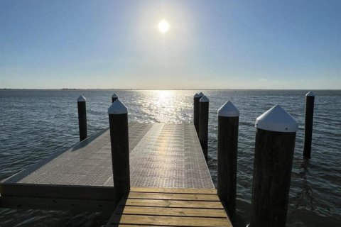 House in Vero Beach, Florida 3 bedrooms, 176.51 sq.m. № 2366356 - photo 26