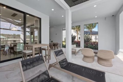 House in Palm Beach Gardens, Florida 3 bedrooms, 220.46 sq.m. № 2254215 - photo 12