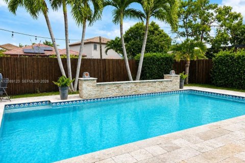 House in Miami, Florida 4 bedrooms, 237.55 sq.m. № 2368055 - photo 27