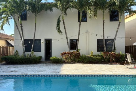 House in Miami, Florida 4 bedrooms, 237.55 sq.m. № 2368055 - photo 29