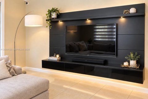 House in Miami, Florida 4 bedrooms, 237.55 sq.m. № 2368055 - photo 15