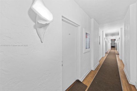 Copropriété à vendre à Miami Beach, Floride: 1 chambre, 66.89 m2 № 1983171 - photo 2