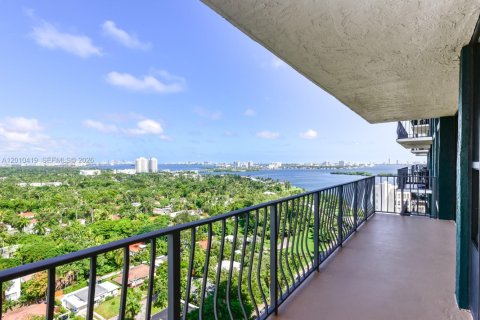 Copropriété à louer à Miami, Floride: 2 chambres, 113.25 m2 № 2169484 - photo 17