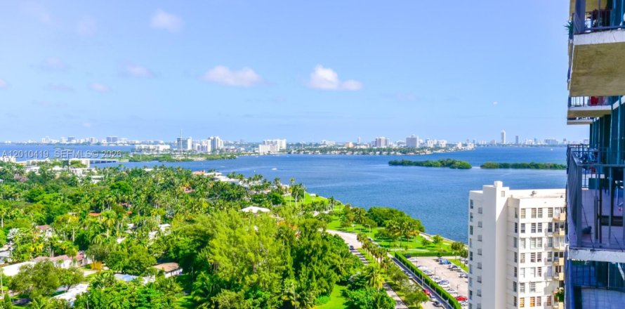 Condo à Miami, Floride, 2 chambres  № 2169484